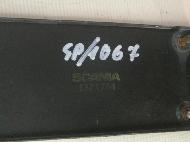 Variklio gaubto apatinės grotelės