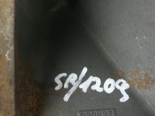 Kronšteinas variklio priekis dešinė